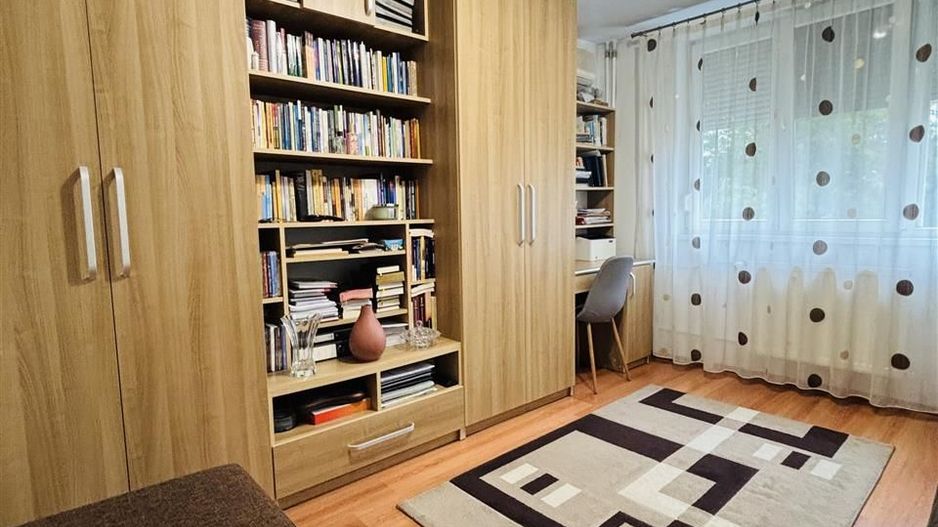 APARTAMENT CU 2 CAMERE DECOMANDAT ZONA ROGERIUS - Poză 1