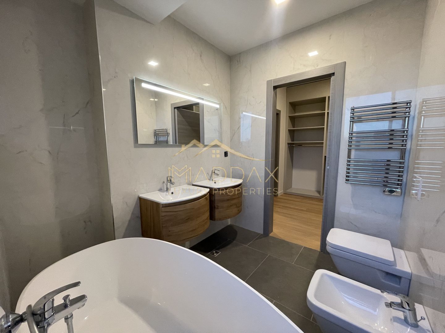 **APARTAMENT ELEGANT** FLOREASCA **CU VEDERE SPECTACULOASA CATRE LAC - Poză 11