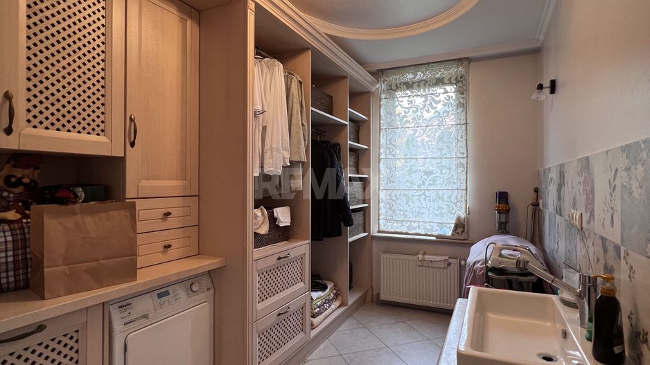 Casă de lux în Chișinău, de vânzare. Pe teren de 10,4 Ari. Telecentru. - Poză 10