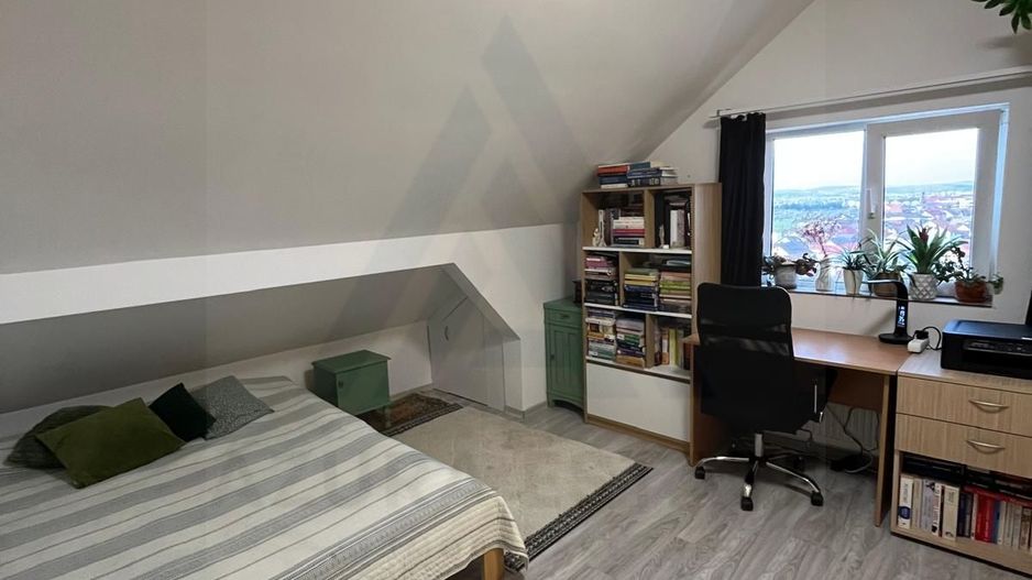 Apartament 3 camere 2 balcoane bucatarie inchisa in zona Strand II - Poză 3