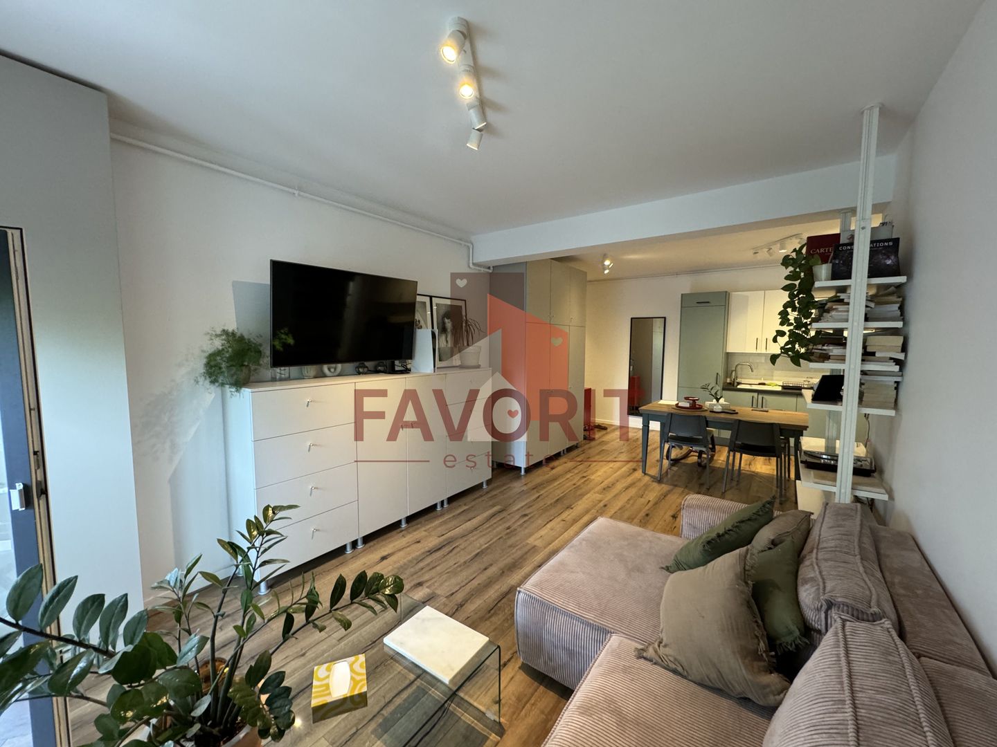 Gradina proprie. Mobilat si utilat. 3 locuri de parcare. Timisoara Aradului - Poză 1