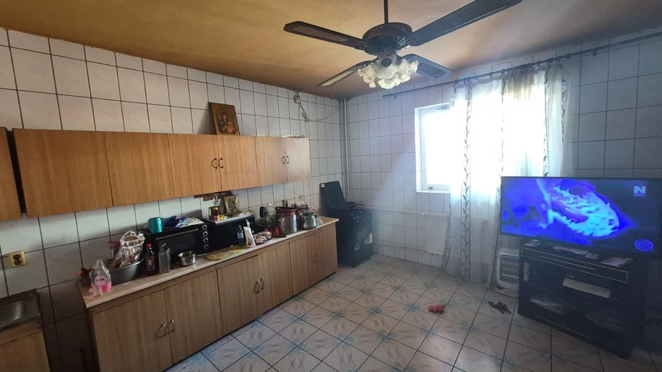 Vilă S+P+2 lângă Dragonul Roșu -375 mp + subsol+magazin - Poză 19
