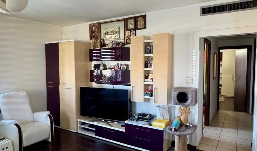 De vanzare - 3 camere decomandat etaj 4 - Splaiul Unirii - Poză 2