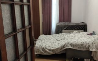 Casă în Piața Unirii – Curte, Parcare și Potențial de Mansardare - Poză 2