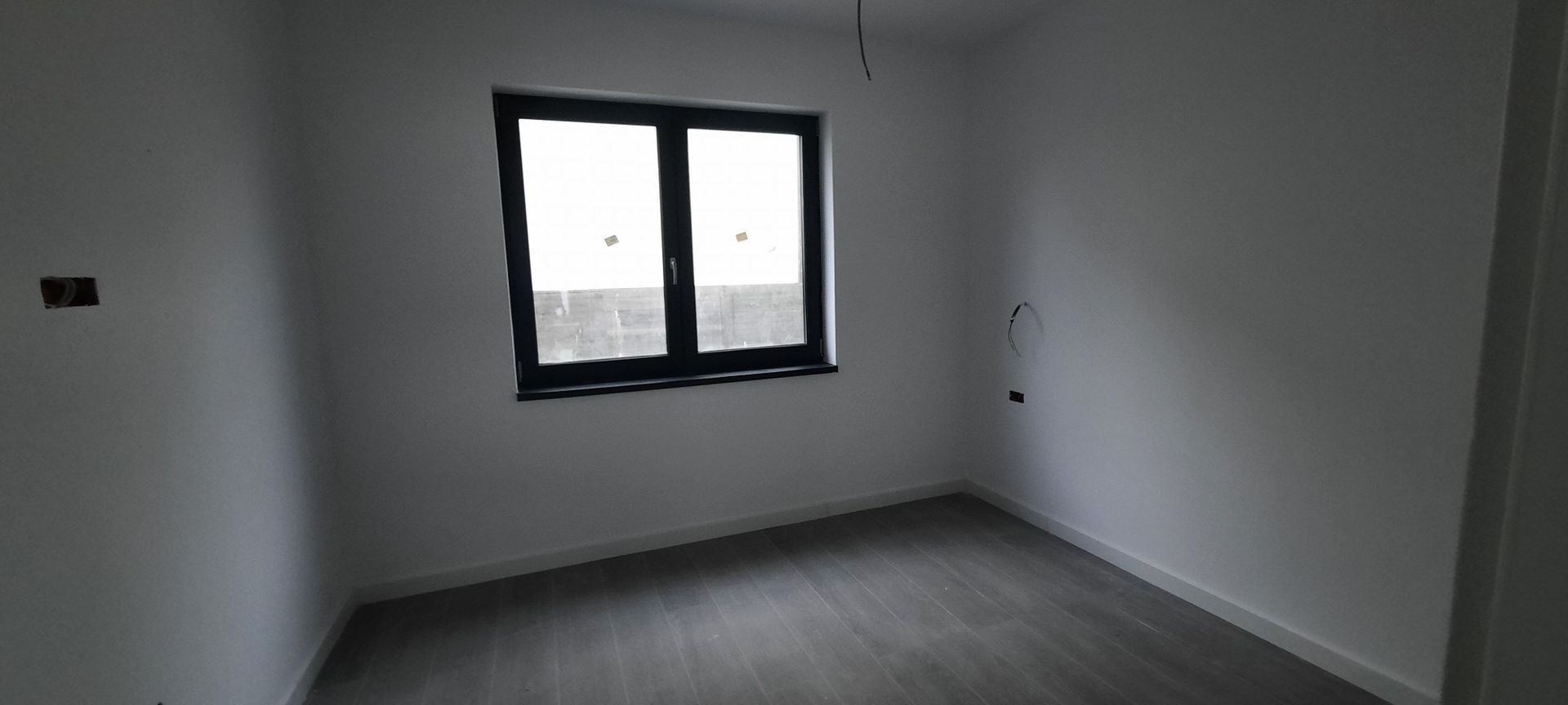 Duplex la cheie despartit prin garaj - Poză 16