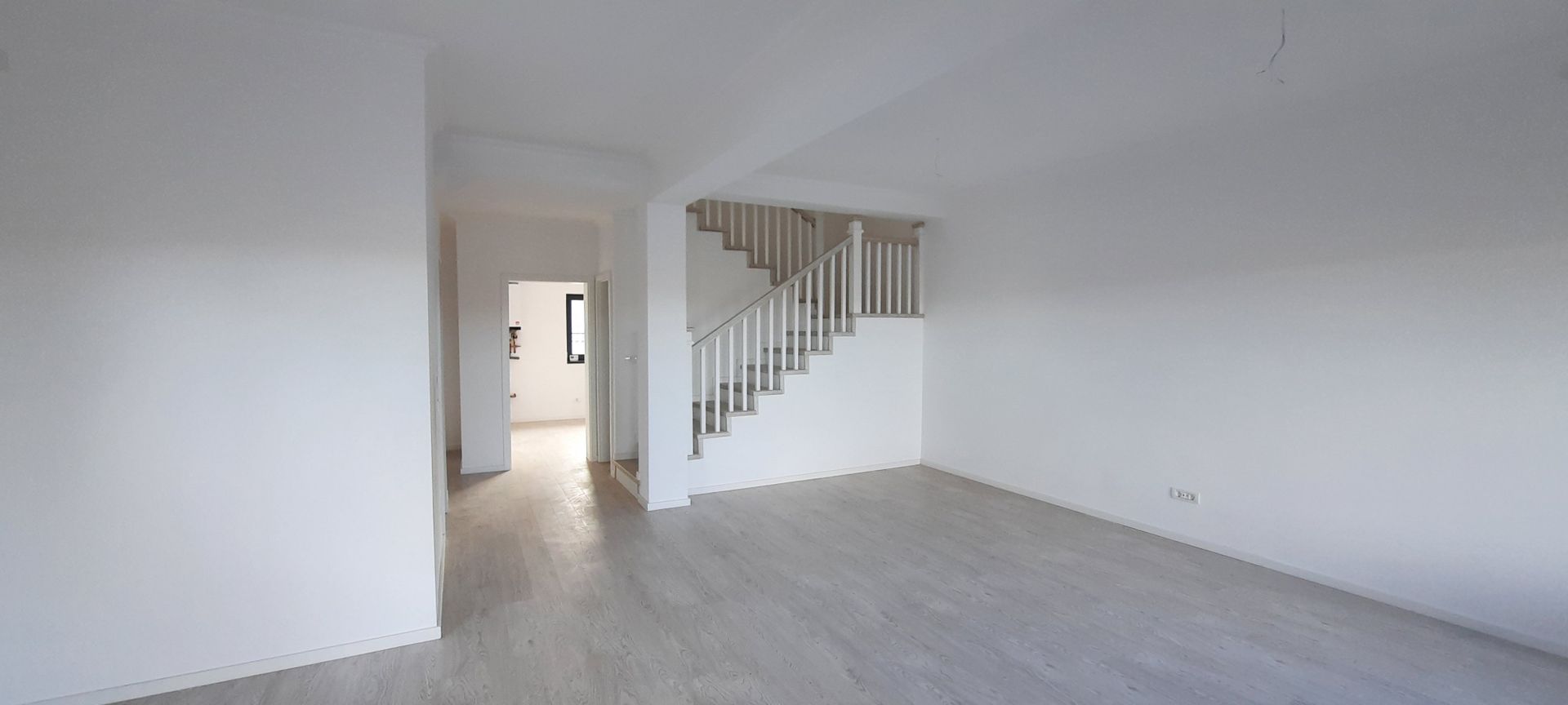 Duplex frumos cu arhitectura mediteraneana - Poză 12