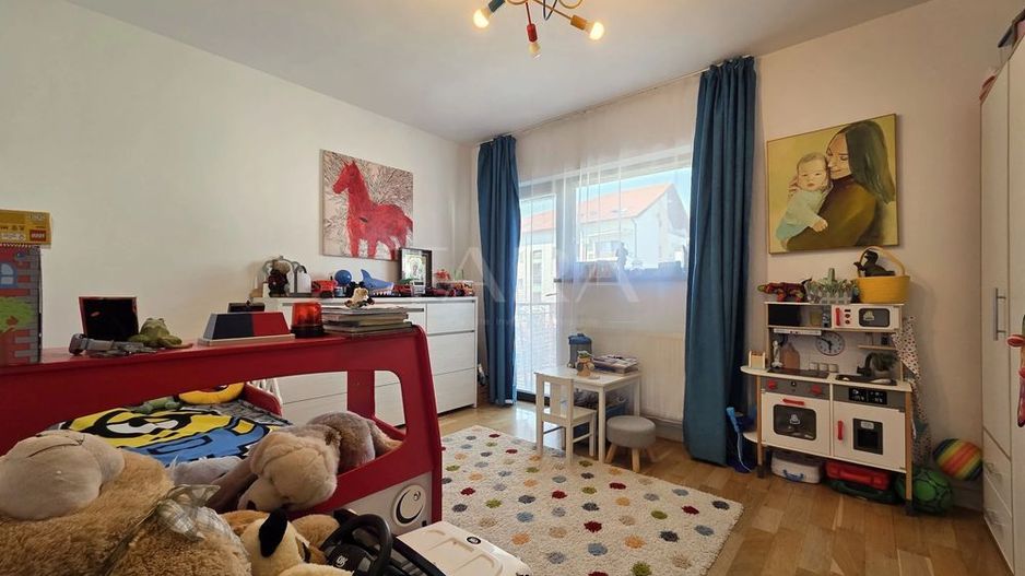 Apartament 3 camere, singur pe etaj, 2 balcoane, parcare. - Poză 5
