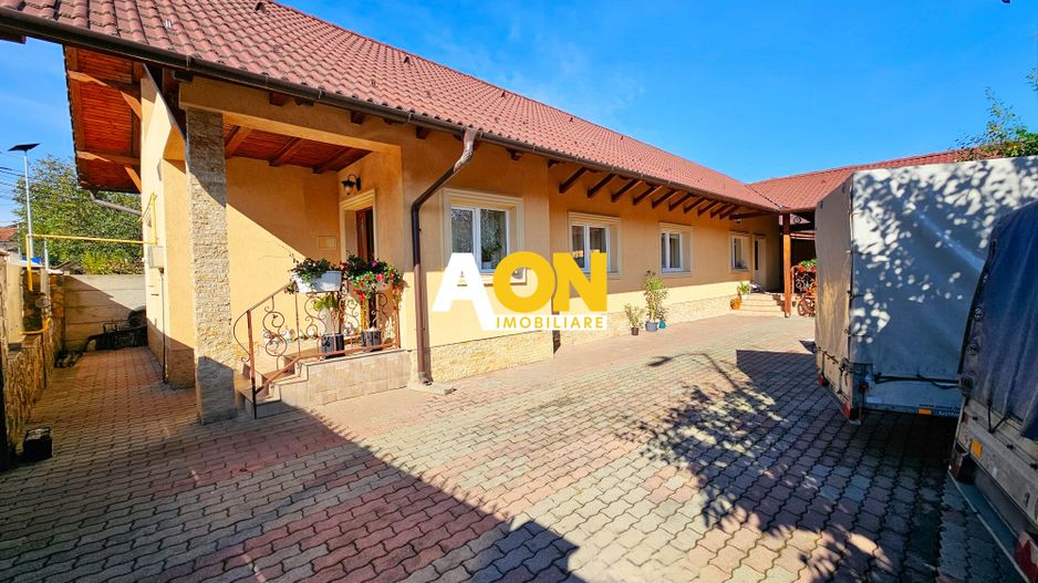 Casa renovata, 4 camere, 2 terase, mobilata, utilata, 568 mp teren - Poză 1
