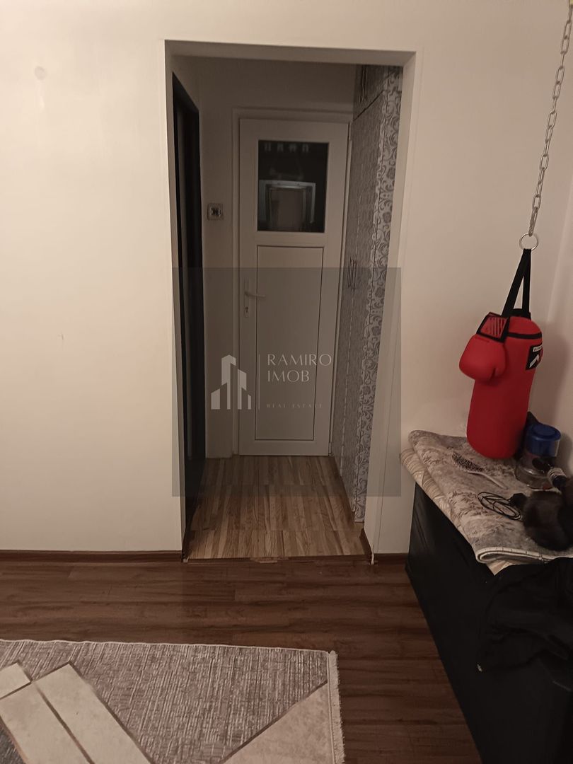 Apartament 3 camere semidecomandat - Poză 2