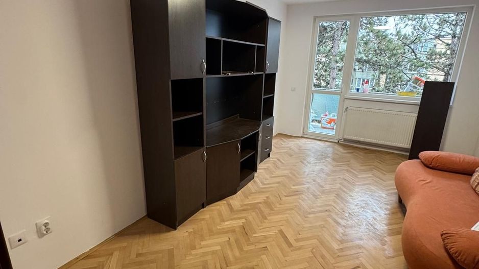 De vânzare apartament în zona Aleea Săvinești - Poză 1