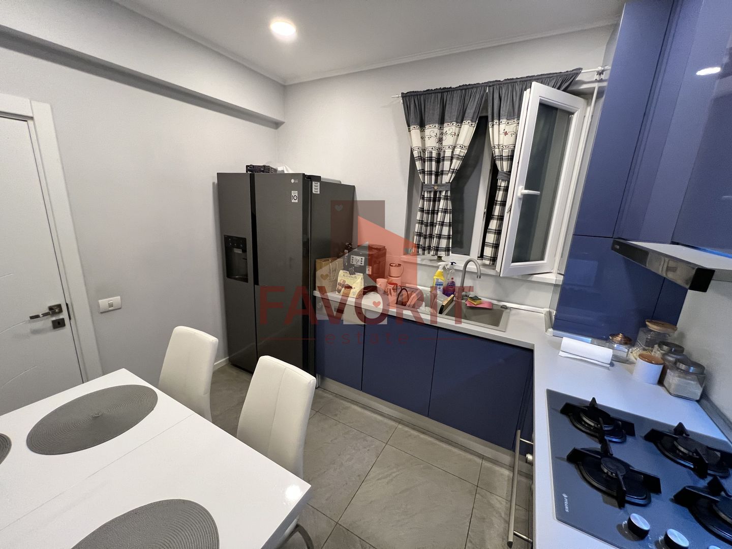 Parcare subterana si supraterana . Etaj 1 cu lift. Pozitie excelenta. - Poză 7