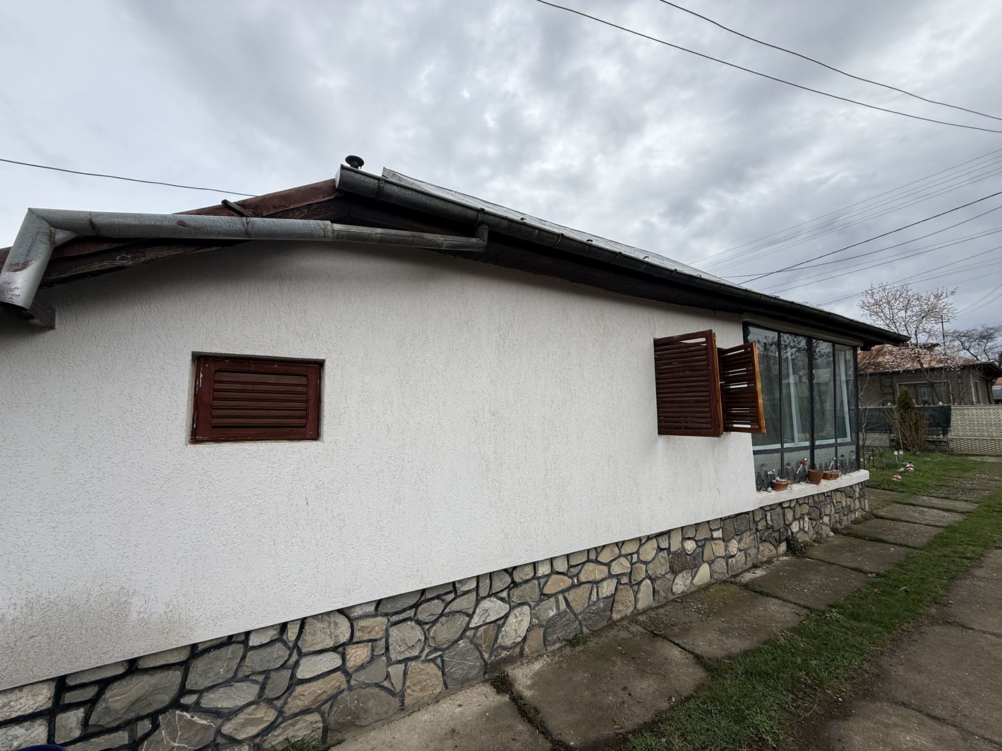 Casă corp C1 84mp + casă corp C2 51mp+garaj+ grădină și teren 889mp - Poză 24