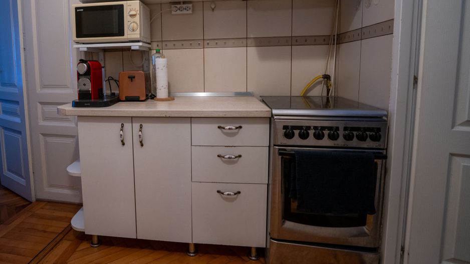 Apartament central de vânzare – la curte comună - Oradea - Poză 11
