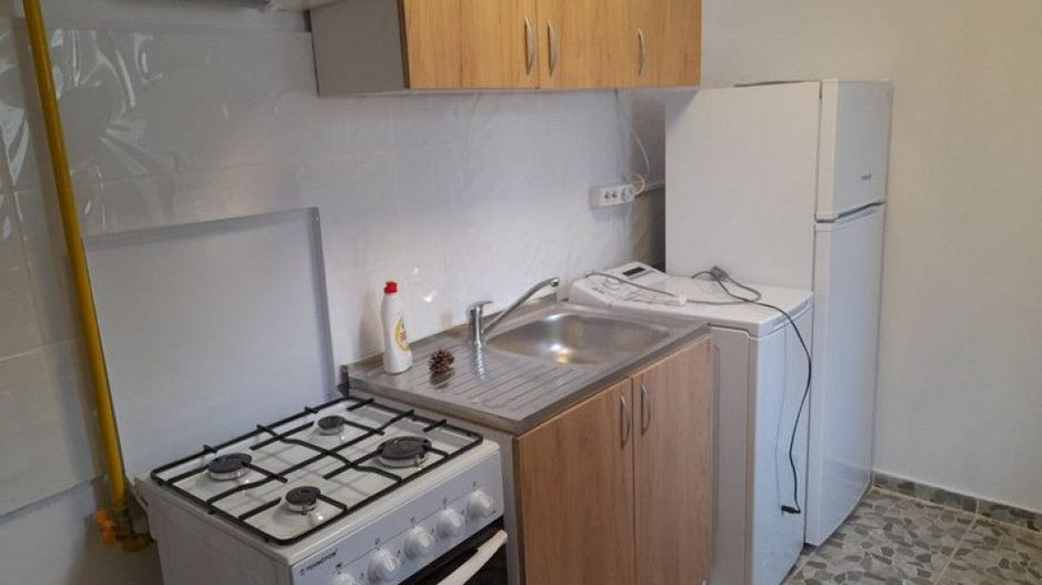 Dristor, Piata Ramnicu Sarat, casa - Poză 8