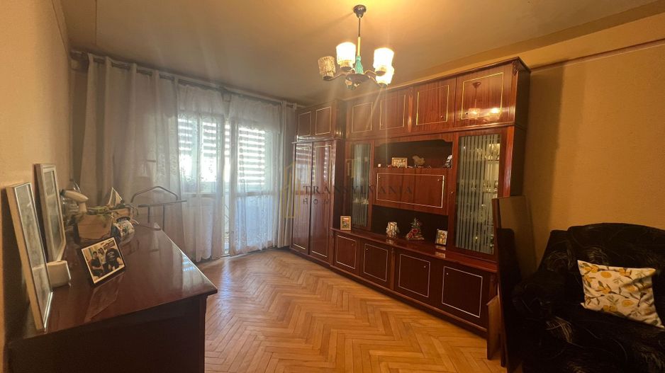 Apartament 3 camere, decomandat - Poză 2