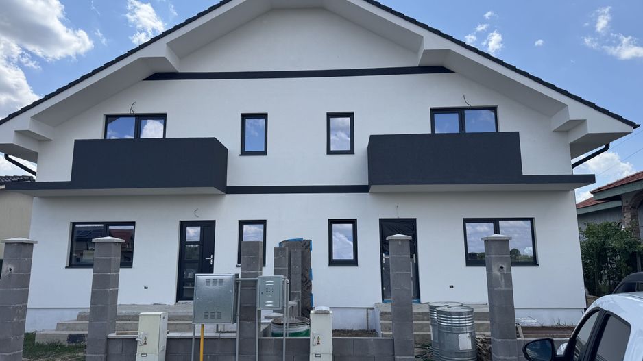 Sanmihaiul Roman Duplex P+M,4 Camere,terasa spatioasa - Poză 1