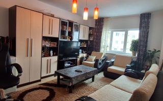 Apartament cu 3 camere de vânzare in Cetate - Poză 1