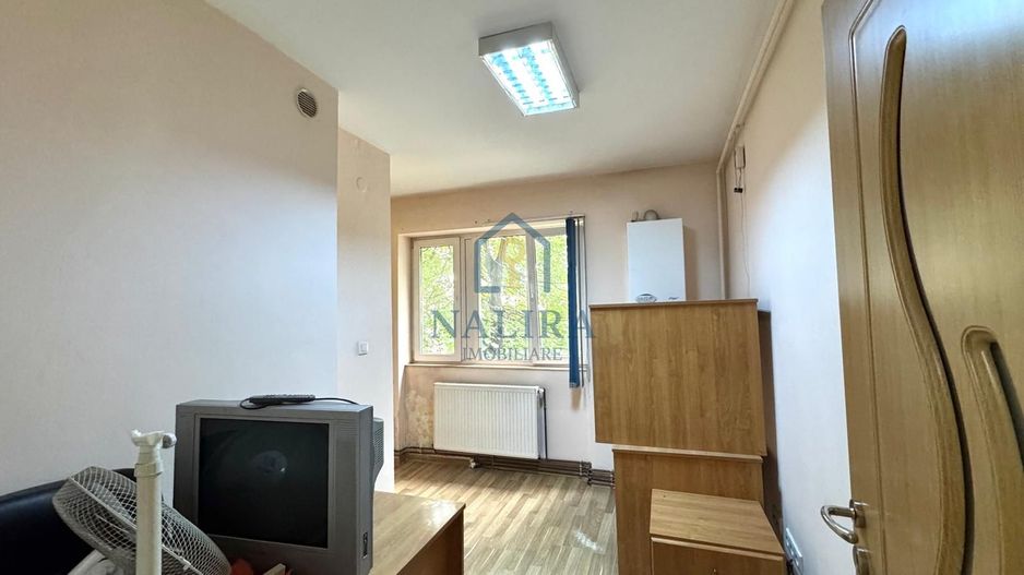 Vanzare apartament 2 camere - Piata Revolutiei - etaj 1 - Poză 3