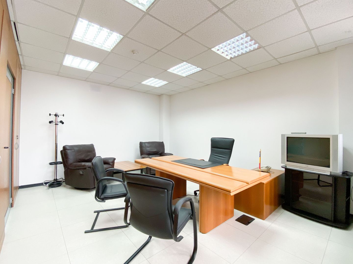 Cladire cu functiuni mixte - Poză 12