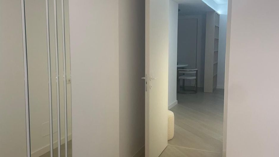 INCHIRIERE APARTAMENT TREI CAMERE MOBILAT UTILAT ZONA PIPERA CORTINA NORTH - Poză 15