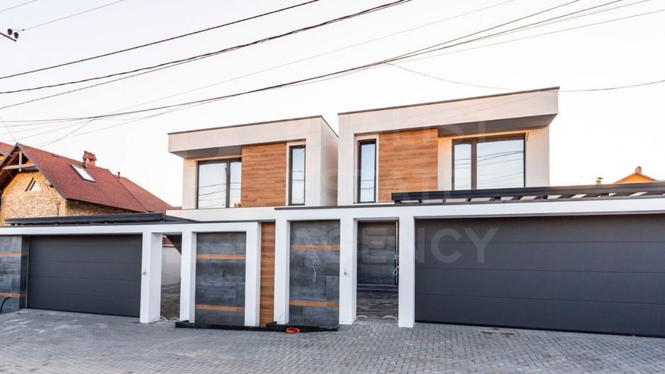 Casă , Hitech, 220 mp, amplasat pe str. Vierul, Dumbrava - Poză 1