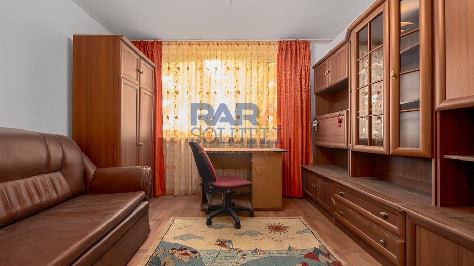 Apartament 3 camere, decomandat, mobilat - Poză 1