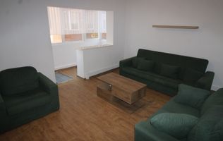 3 camere, 2 bai, centrala proprie, la 7 minute de Spitalul Judetean