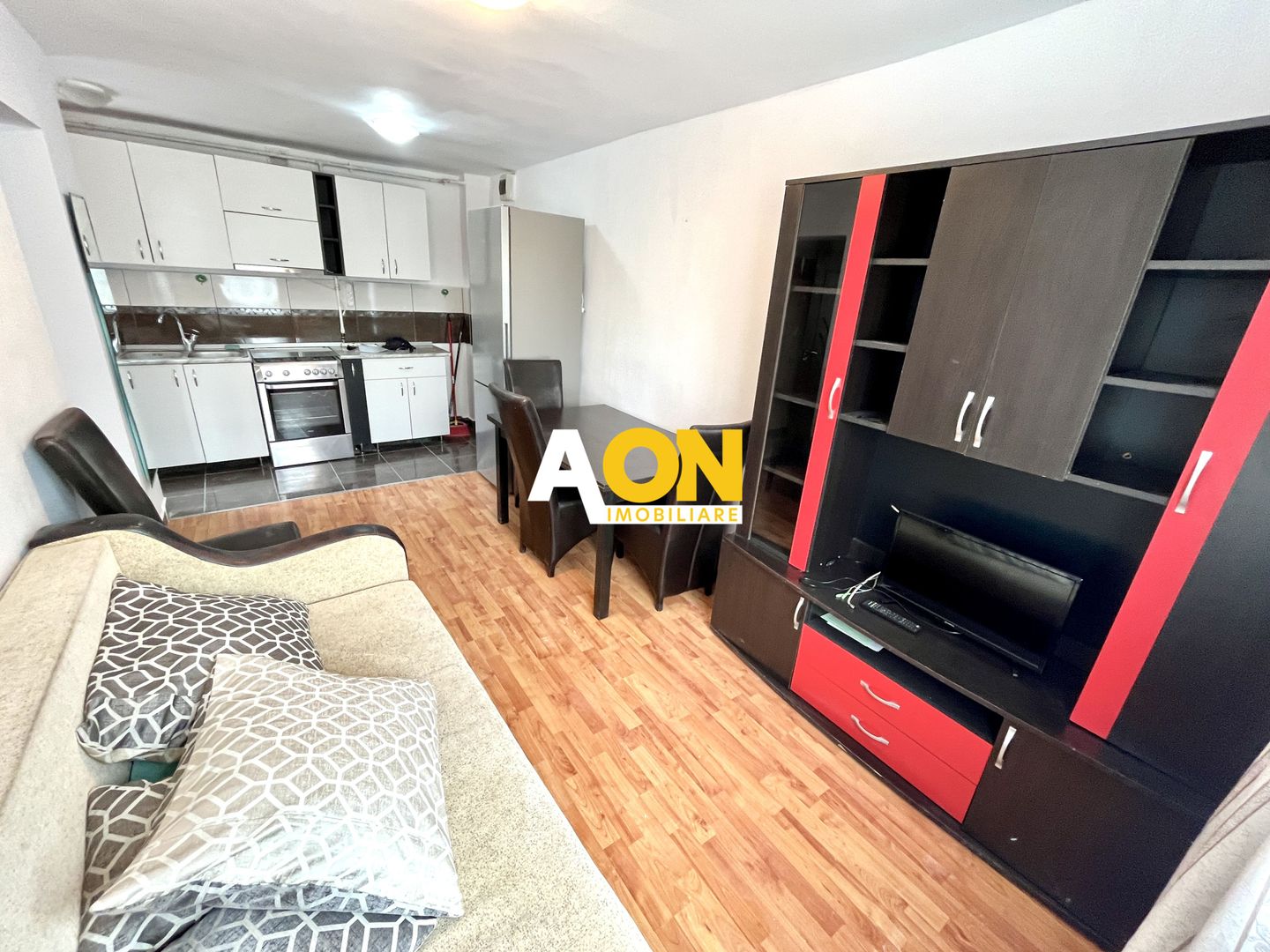 Apartament cu 2 Camere, Zona Cetate - Poză 2