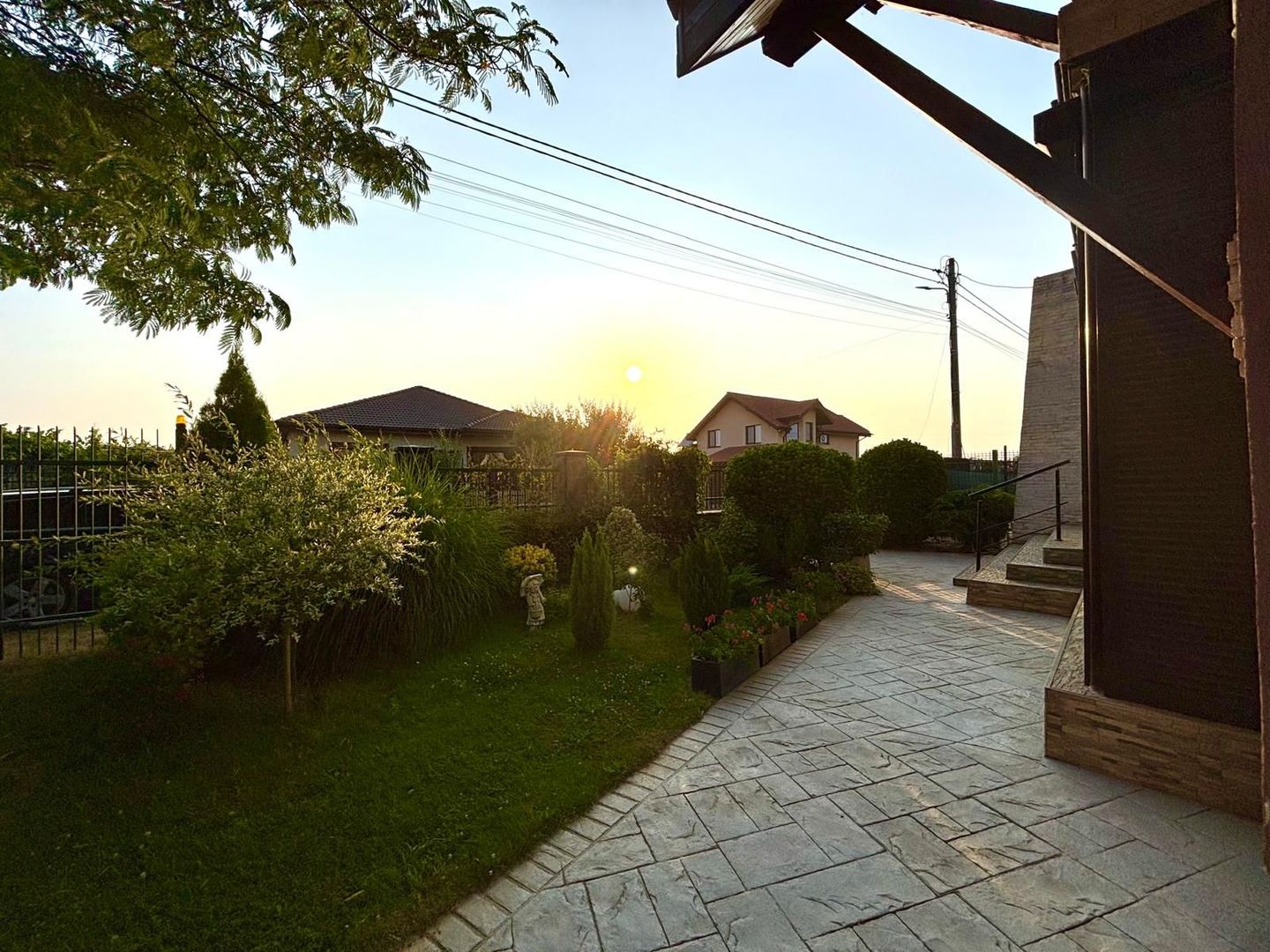 Casa unica - mobilata si utilata -teren 601 mp -  Sag - Poză 14