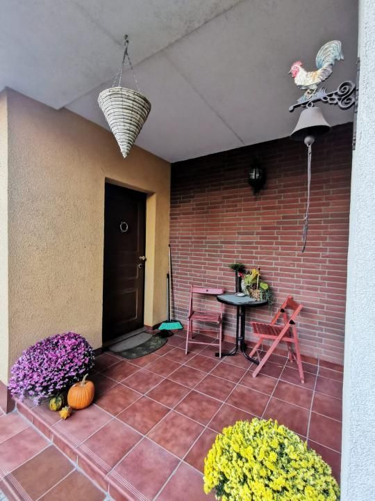 Casă spațioasă și elegantă în Dămăroaia- Jiului- Izbiceni- Comision 0% - Poză 5