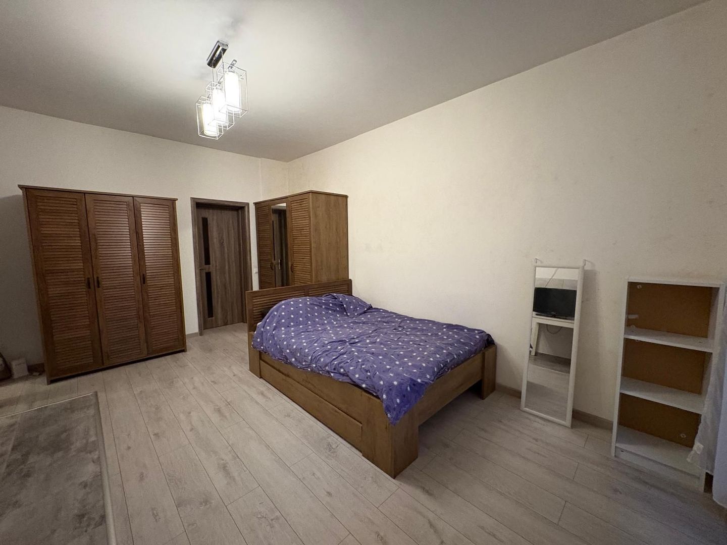 GARSONIERA P-TA RESITA,CENTRALA PROPRIE, MOBILATA/UTILATA, CURATA - Poză 4