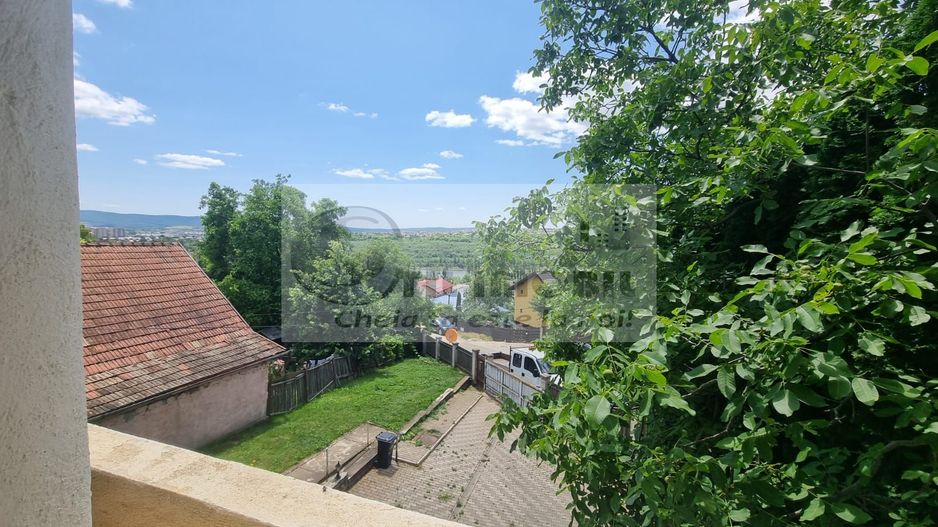 Casă pe trei niveluri, 264 mp utili + Foisor ,teren 2400 mp. - Poză 9