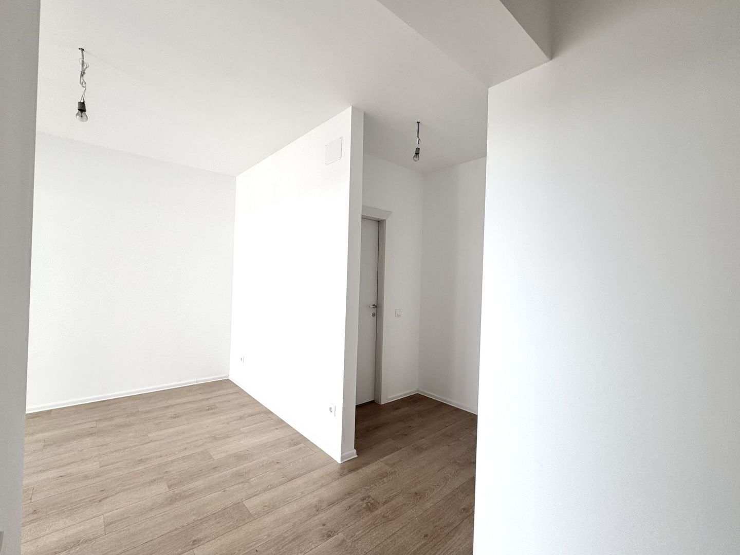 3 camere. Bucătărie Open-Space - Verdere curte interioară - Poză 4