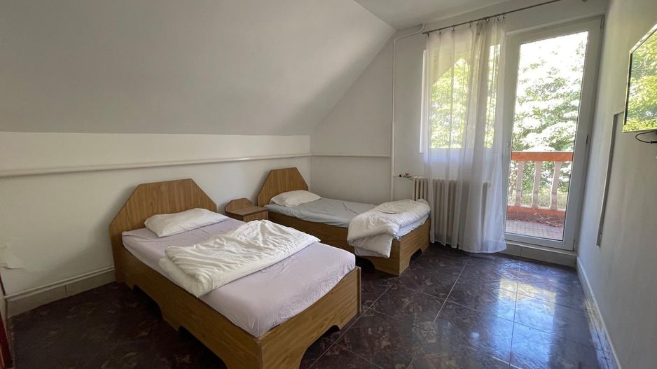 HOTEL DE INCHIRIAT CU 14 CAMERE SI PARCARE BORS E60 - Poză 6
