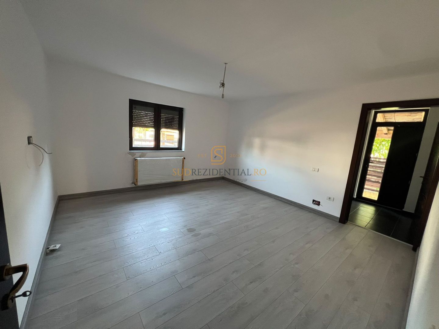 Vila individuala cu 7 camere, 5 dormitoare, teren 363 mp-Com. Berceni - Poză 8