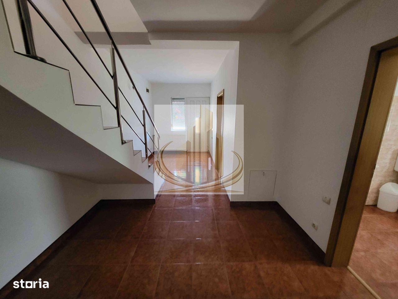 Casă spațioasă, versatilă – ideală pentru firmă sau locuință - Poză 5