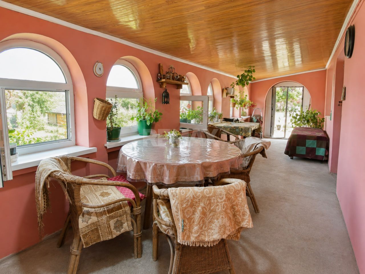 Strășeni.  Apartament la sol cu 3 dormitoare + living, teren și garaj. - Poză 9