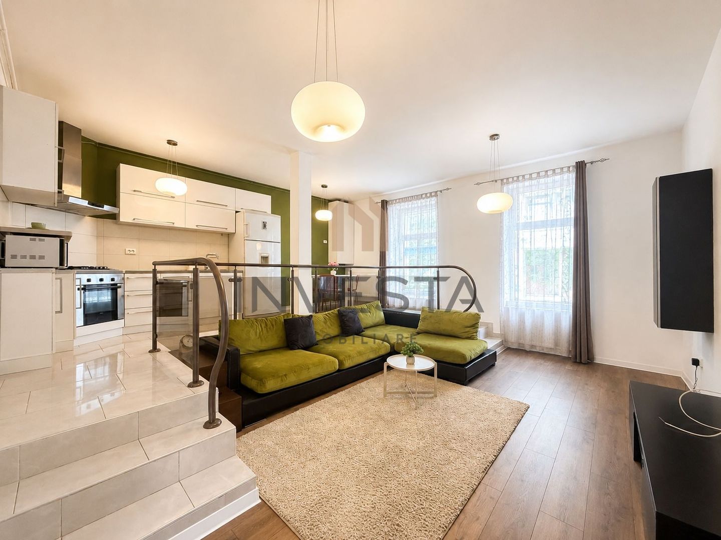 Apartament 3 camere decomandat de inchiriat in vila, zona Centrala! - Poză 1