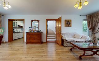 Casa cu 4 camere,237mp,zona strada Lunga - Poză 3