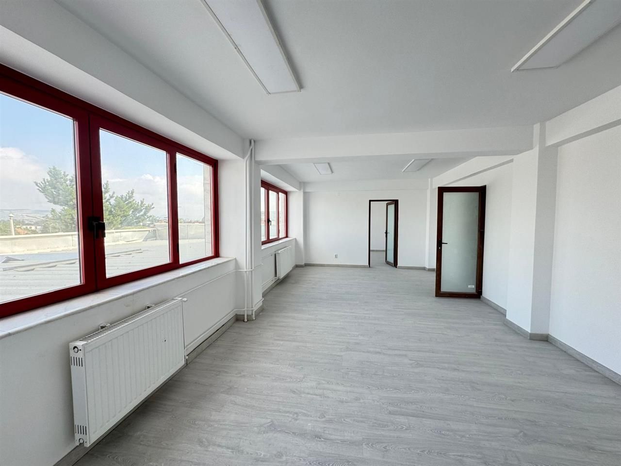 Spatii comerciale moderne de inchiriat, in cladire recent renovata - Poză 5
