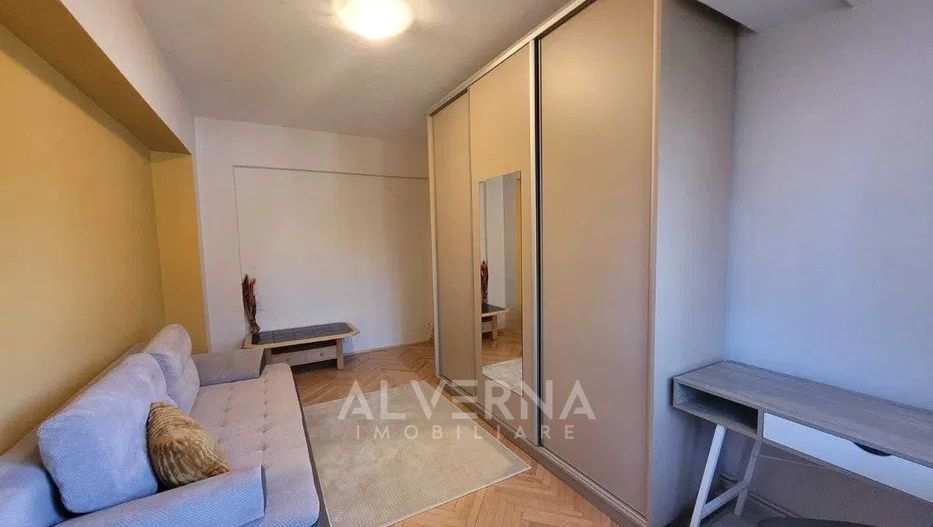 Apartament 3 camere | 70 mp | balcon | parcare | zona centrala - Poză 2