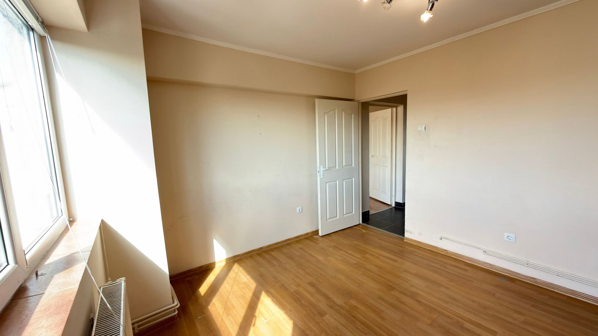 Apartament 3 camere MV1, Etaj IV / Str. Narcisei Nr.9 / Carei - Poză 11