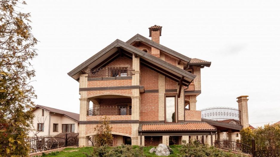 Vila impunătoare in stil italian - Ștefănești, Argeș - Poză 2