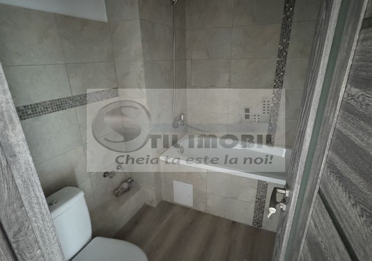 Apartament 4 camere, 109 mp,loc de parcare Tatarasi 220000 euro - Poză 7