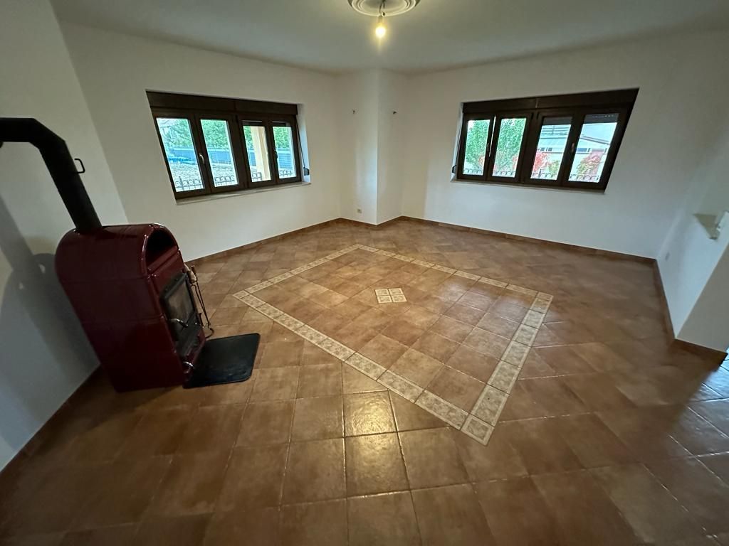 VILA  - ARADULUI. -British - Poză 22