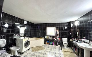 Casa spatioasa cu zona amenajata pentru ferma Cicarlau - Poză 9