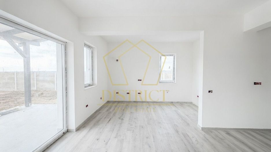 Duplex despartit prin camera tehnica, 5 camere, asfalt | Giarmata Vii - Poză 9