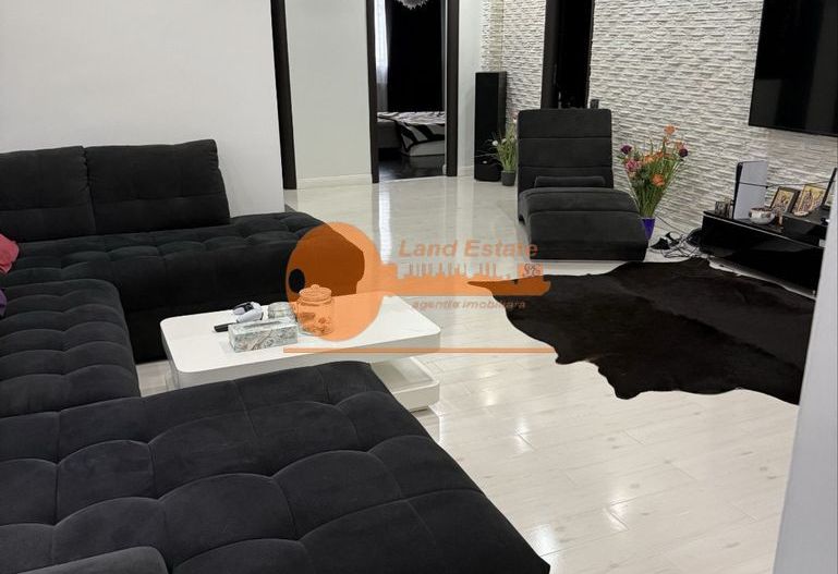 Apartament spațios în vilă | Piața Muncii | Curte proprie & garaj - Poză 2