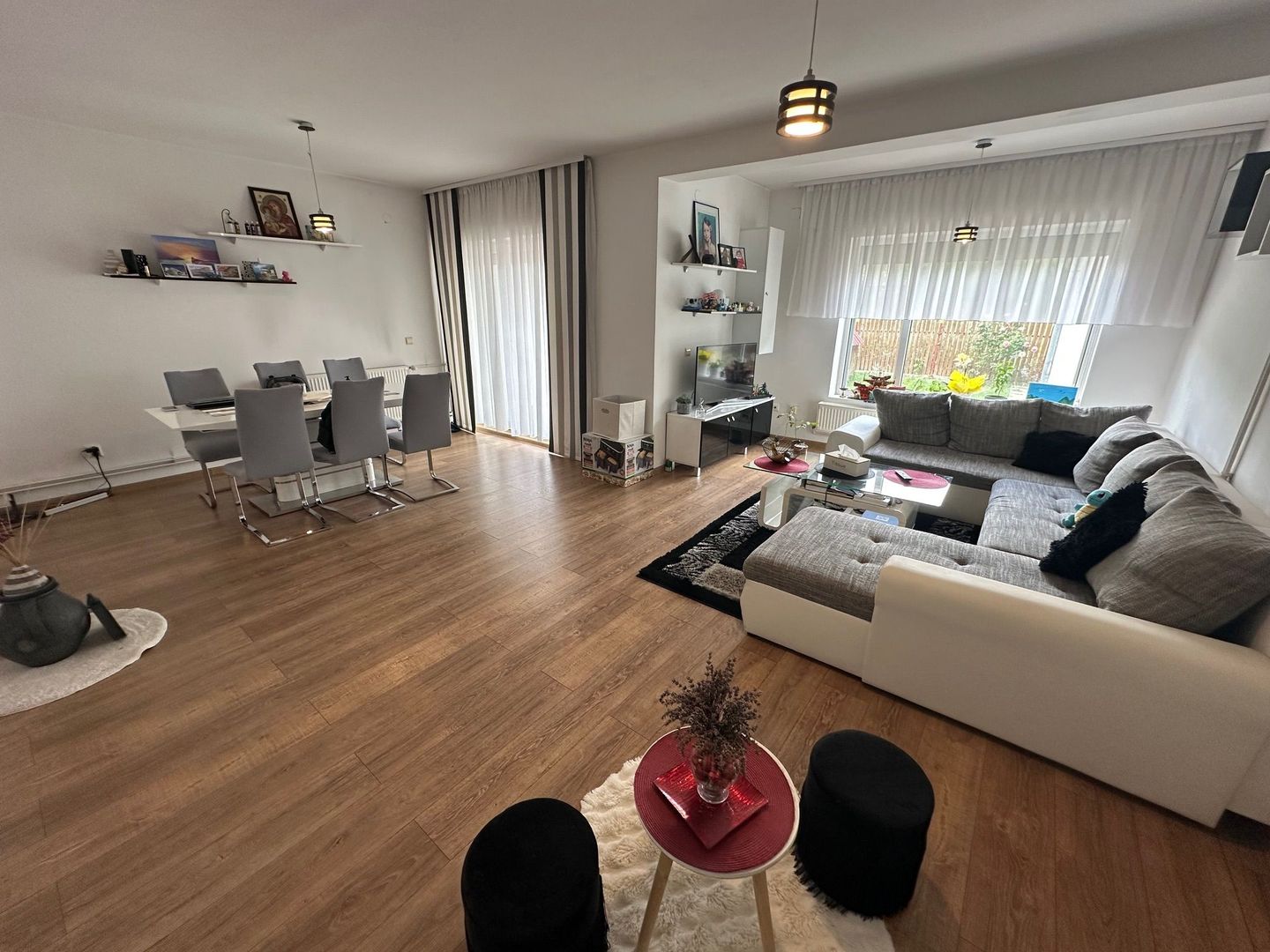 Casă / Vilă cu 5 camere zona Lunei - Poză 1