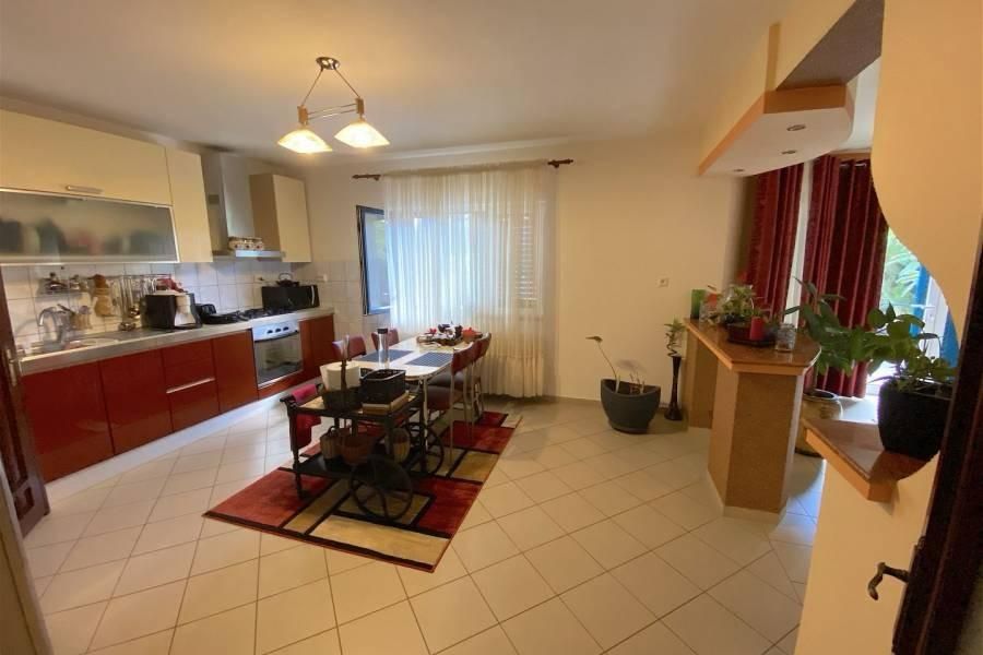 🏡 Casa individuala. Mobilata si utilata. Piscina exterioara.✨ - Poză 9